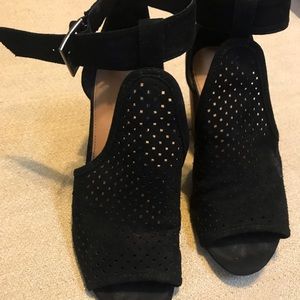 Black Wedges